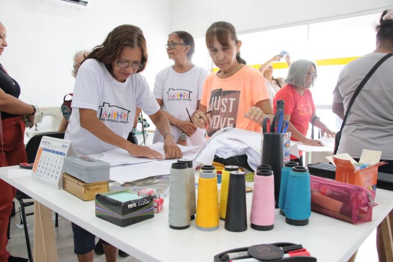 Curso de corte e costura no Céu das Artes no conjunto Julia Seffer