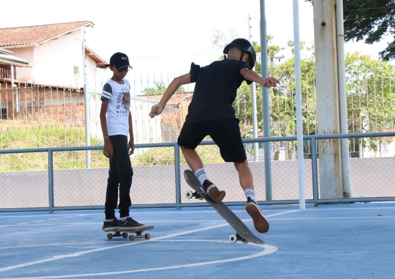 Oficina de Skate na quadra do Céu das Artes