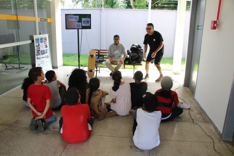 Oficina de Skate na quadra do Céu das Artes