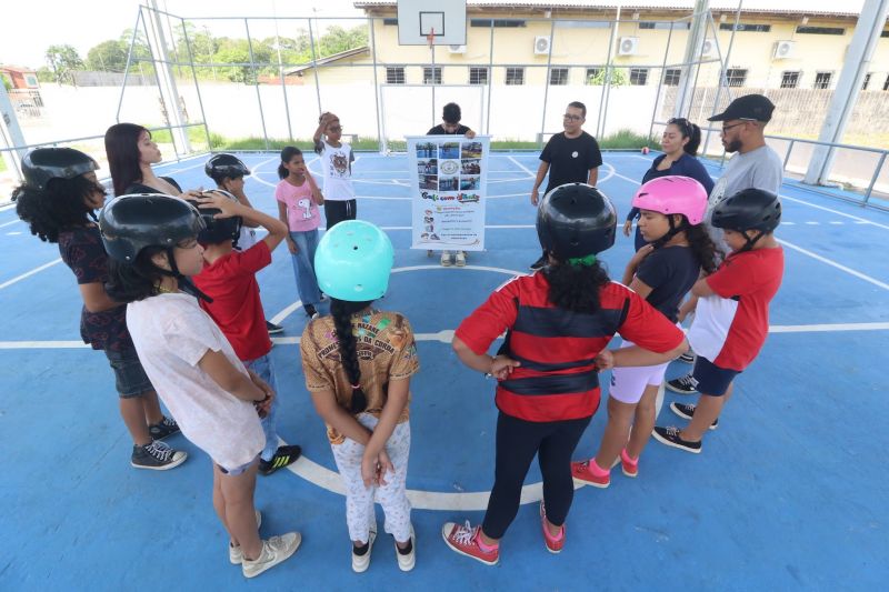 Oficina de Skate na quadra do Céu das Artes