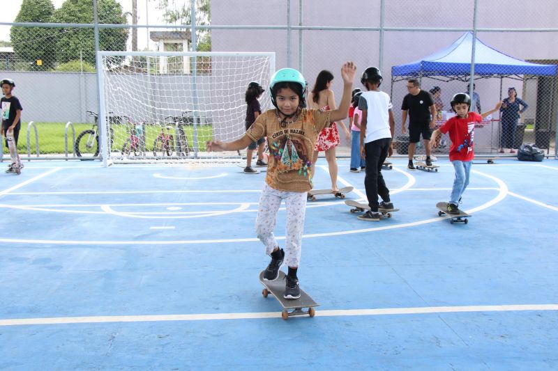Oficina de Skate na quadra do Céu das Artes
