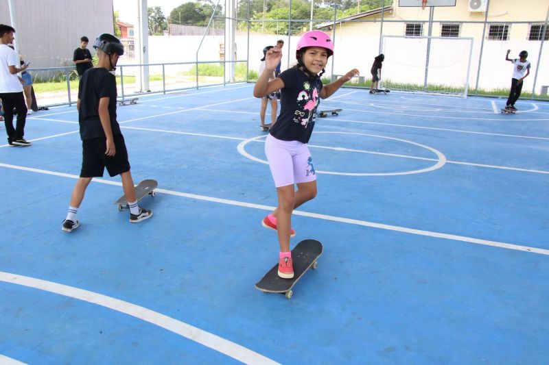 Oficina de Skate na quadra do Céu das Artes