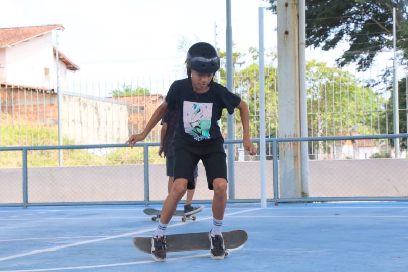 Oficina de Skate na quadra do Céu das Artes