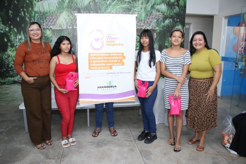 Entrega de benefício eventual no CRAS Curuçambá