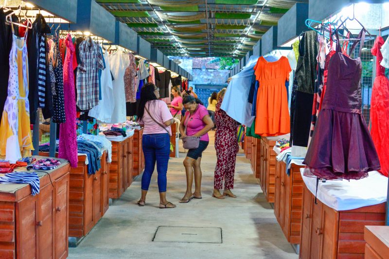 Feira do artesanato com exposição Doces que Encantam