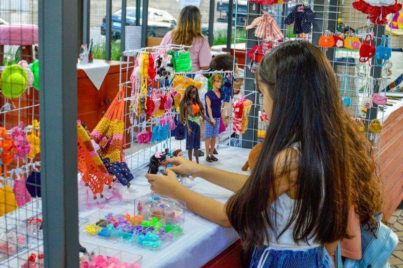 Feira do artesanato com exposição Doces que Encantam