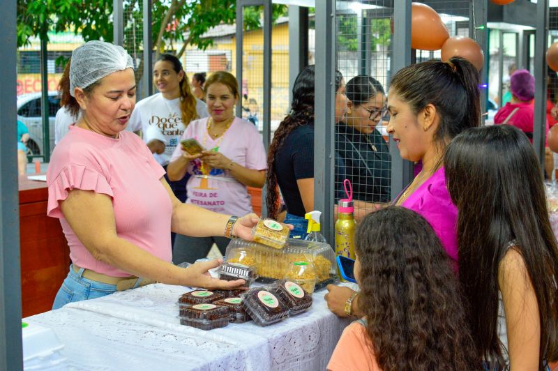 Feira do artesanato com exposição Doces que Encantam