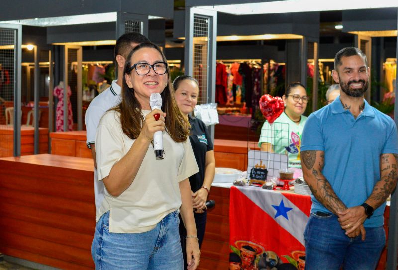 Feira do artesanato com exposição Doces que Encantam
