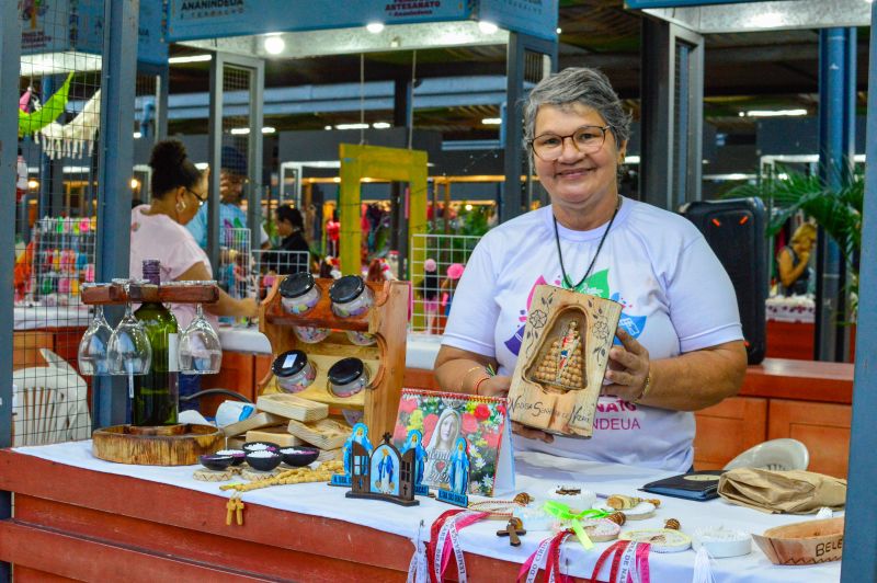 Feira do artesanato com exposição Doces que Encantam