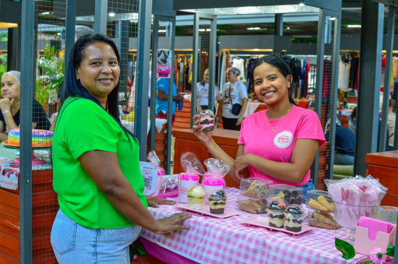 Feira do artesanato com exposição Doces que Encantam
