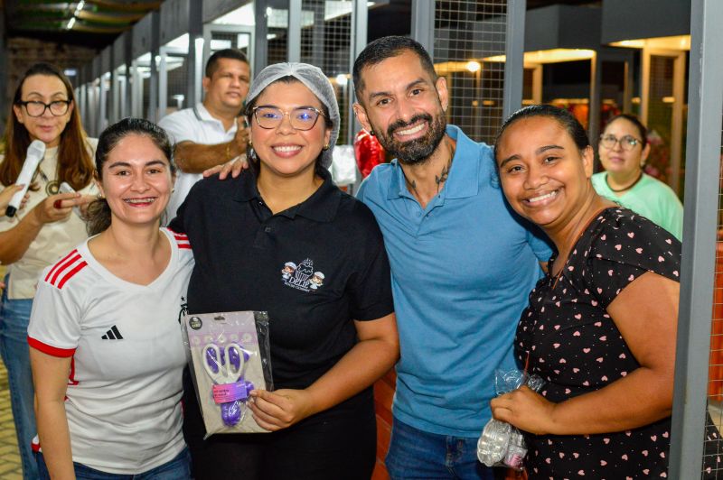 Feira do artesanato com exposição Doces que Encantam