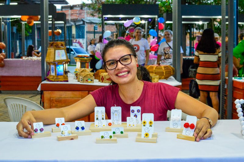 Feira do artesanato com exposição Doces que Encantam