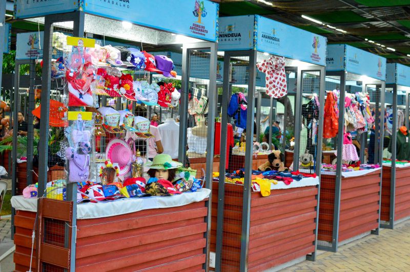 Feira do artesanato com exposição Doces que Encantam