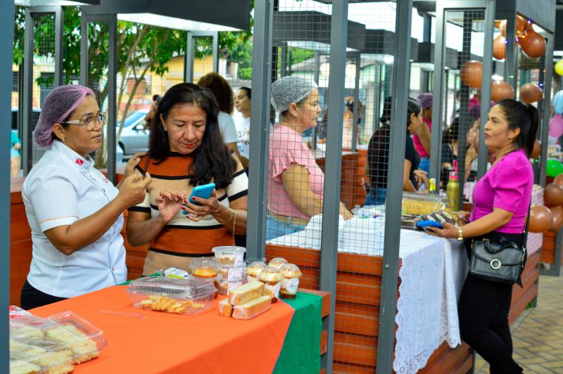 Feira do artesanato com exposição Doces que Encantam