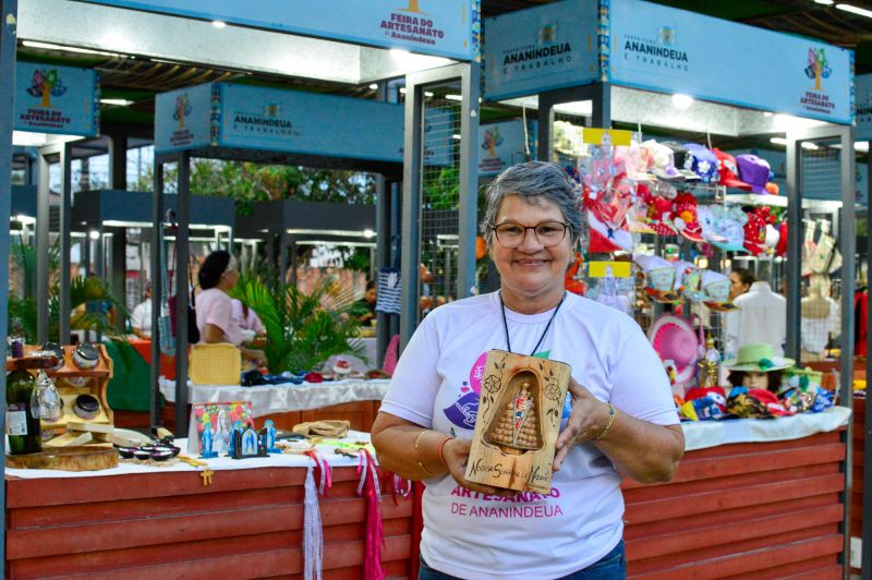 Feira do artesanato com exposição Doces que Encantam