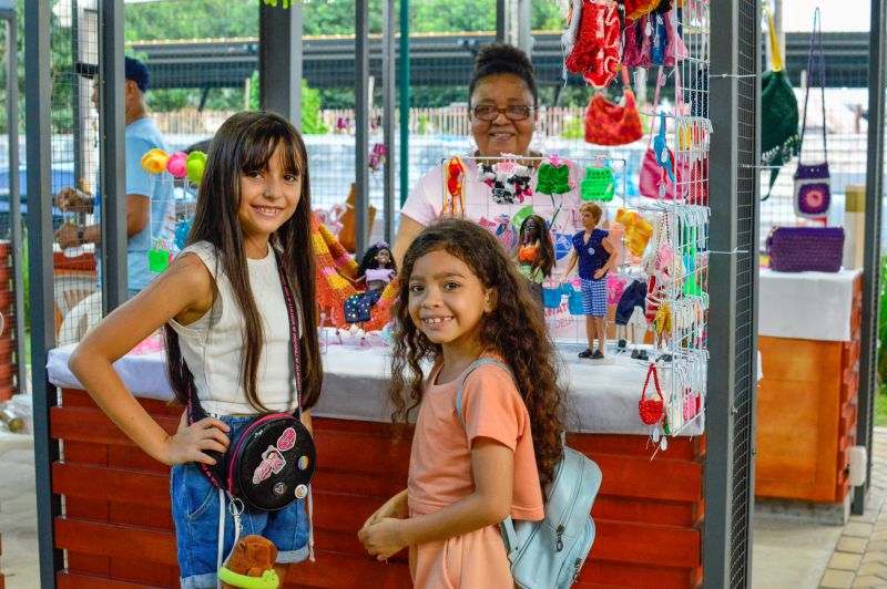 Feira do artesanato com exposição Doces que Encantam