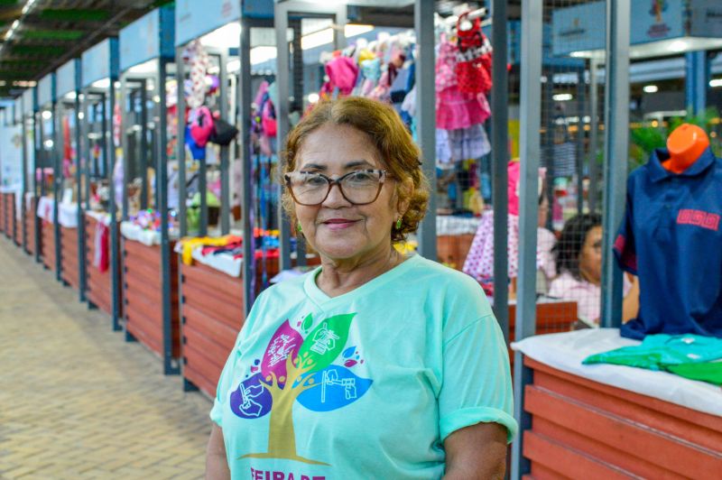 Feira do artesanato com exposição Doces que Encantam