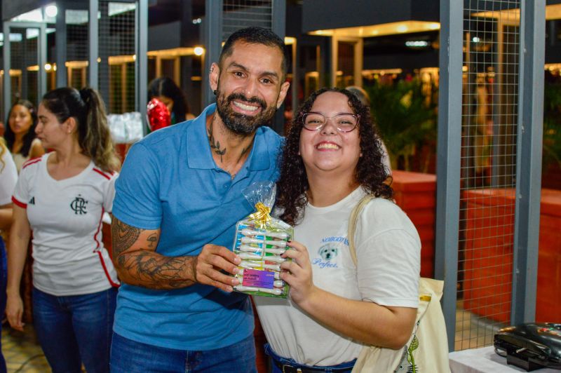 Feira do artesanato com exposição Doces que Encantam