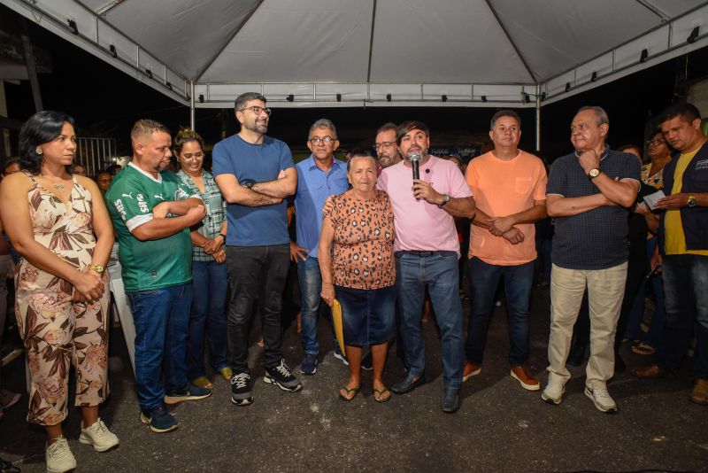 Entrega de Certidão de Imóveis para moradores da comunidade jardim Nova Vida no bairro 40 Horas