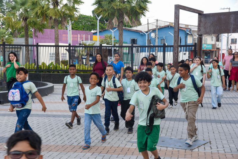 Visita guiada no parque Vila Maguary dos alunos da escola Gregório de Almeida Brito