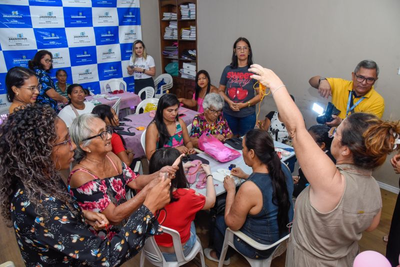 Curso de sandálias decoradas na Secretaria da Mulher