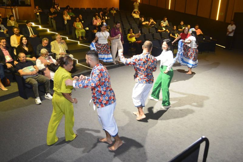 Fórum Internacional Pré-COP 30 no Teatro Municipal