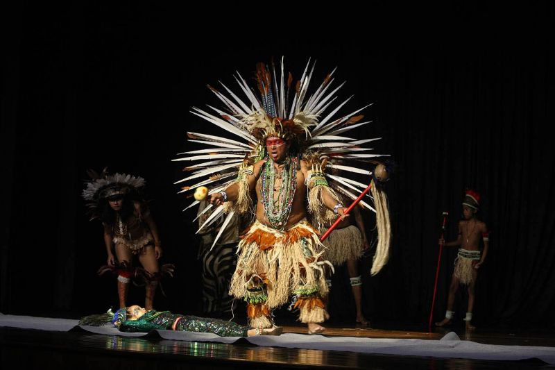 O Herdeiro Cativo do Reino de Mamwe, pauta Racial no teatro Municipal
