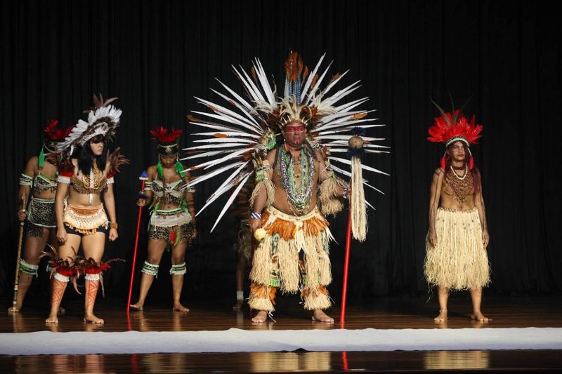 O Herdeiro Cativo do Reino de Mamwe, pauta Racial no teatro Municipal