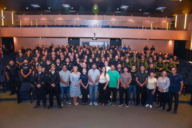 Aula Inaugural de capacitação do porte institucional no teatro Municipal