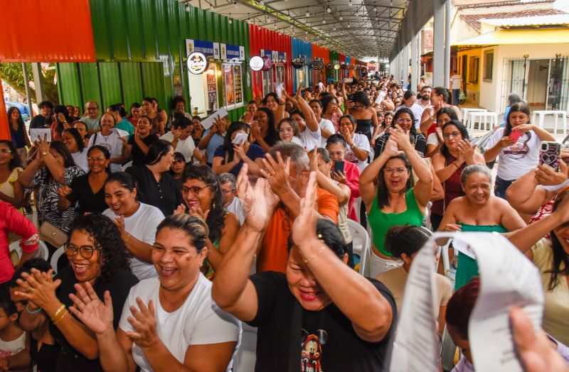 Entrega de certificado Doces que Encantam no Parque do 8
