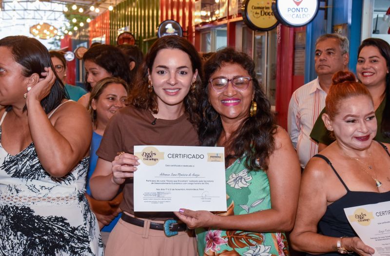 Entrega de certificado Doces que Encantam no Parque do 8