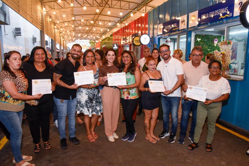 Entrega de certificado Doces que Encantam no Parque do 8