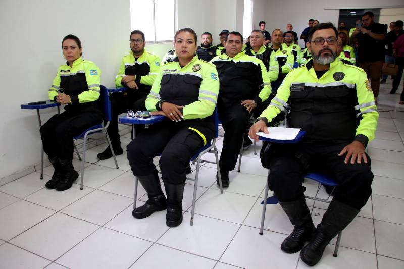 Agentes de trânsito da Semutran.