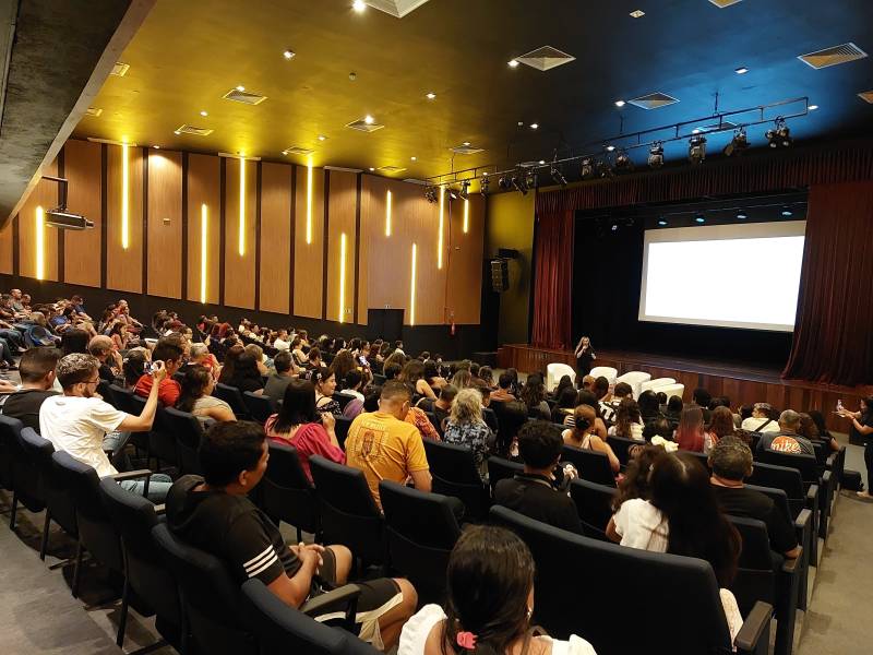 Público lotou o Teatro Municipal de Ananiindeua na estréia do curta-metragem