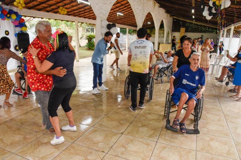 Todos dançaram ao som de Leandro França.