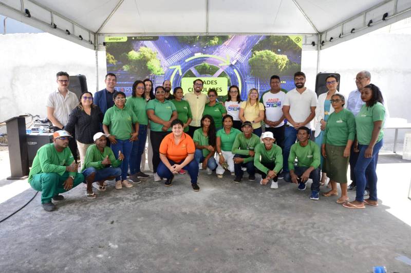 Representantes da SEURB, SEMC+, Ambipar, prefeitura de Ananindeua celebrando este grande encontro.