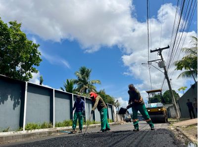 notícia: Prefeitura de Ananindeua realiza recapeamento asfáltico na Estrada da Vila Nova, no bairro Coqueiro