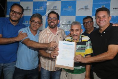 notícia: Moradores do Jardim Vitória recebem títulos de propriedade