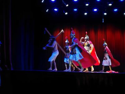 notícia: Espetáculo sobre a vida de Cristo emociona público no Teatro Municipal de Ananindeua