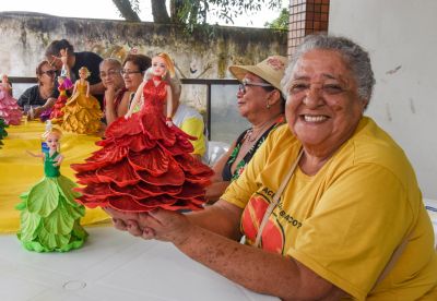 notícia: CRAS Daniel Reis promove oficinas para idosos, crianças e adolescentes