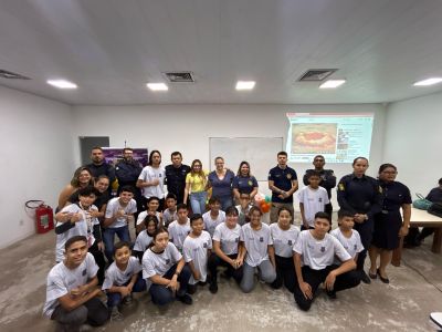 notícia: Alunos do projeto "Anjos da Guarda" celebram a Páscoa