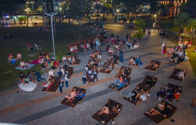 notícia: "Cine Família no Parque" marca celebração de um ano do Parque Vila Maguary com cinema ao ar livre