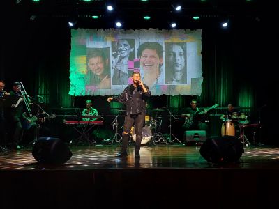 notícia: Mahrco Monteiro emociona público com tributo à Gal Costa no Teatro Municipal de Ananindeua