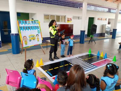 notícia: Educação no trânsito desde cedo: SEMUTRAN realiza ação educativa na Escola Gunnar Vingren