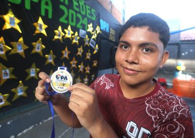 notícia: Alunos da rede municipal recebem medalhas da OPA 2024 em Ananindeua