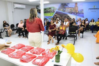 notícia: SEMMU promove ação do Setembro Amarelo no CREAS II com foco no enfrentamento à violência contra a mulher