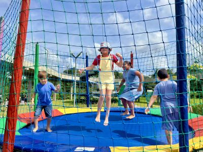 notícia: Mais de 200 crianças se divertem em evento especial realizado pela SEMCAT 