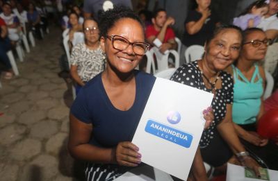 notícia: Prefeitura de Ananindeua entrega Certidões de Registro de Imóveis para 44 famílias na comunidade Levilândia