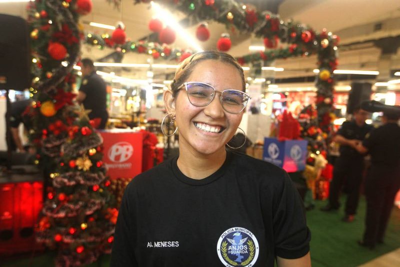 Apresentação do Coral Anjos da Guarda no Shopping Metrópole