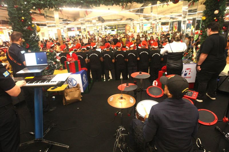 Apresentação do Coral Anjos da Guarda no Shopping Metrópole